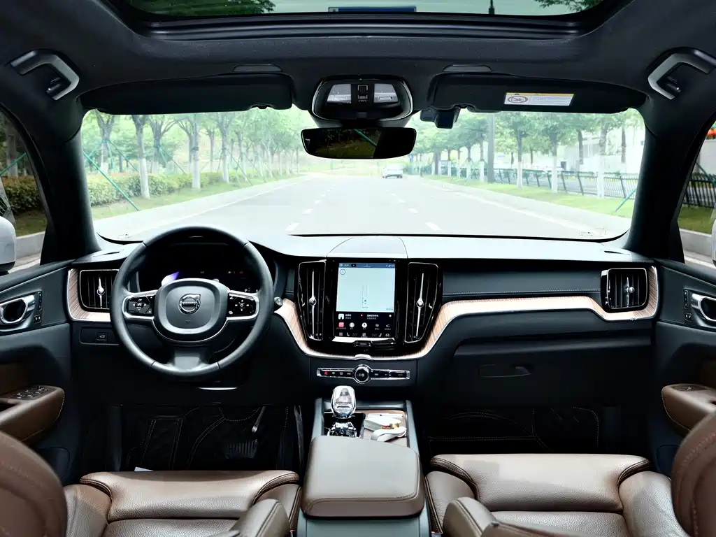 Volvo XC60 2022 — фото 10