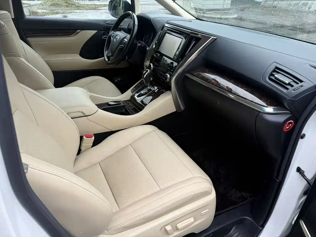 Toyota Alphard 2018 — фото 10