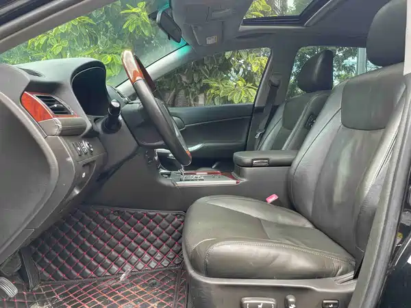 Toyota Crown 2015