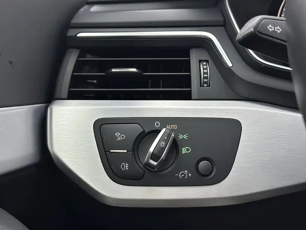 Audi A4L 2021 — фото 10