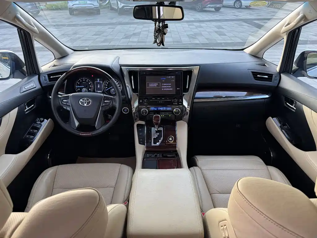 Toyota Alphard 2017 — фото 9