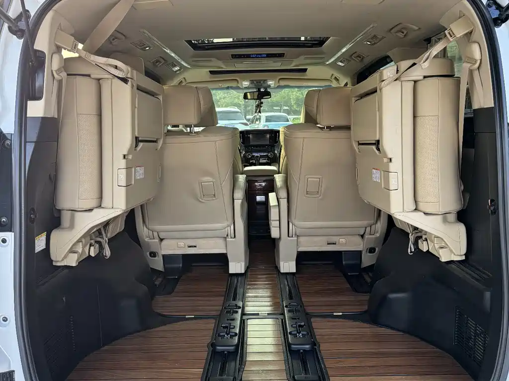 Toyota Alphard 2017 — фото 22