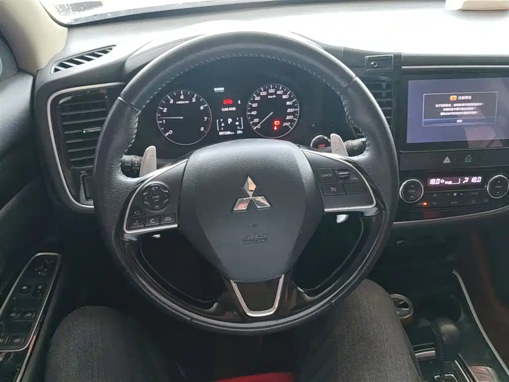 Mitsubishi Outlander 2019 — фото 11