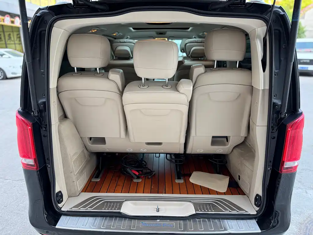 Mercedes-Benz V-Class 2017 — фото 21
