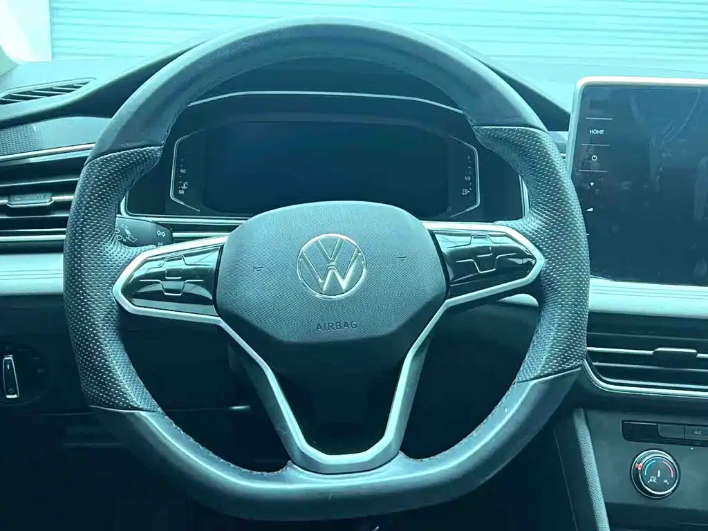 Volkswagen Tiguan L 2023 — фото 15