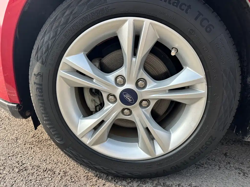 Ford Focus 2018 — фото 20