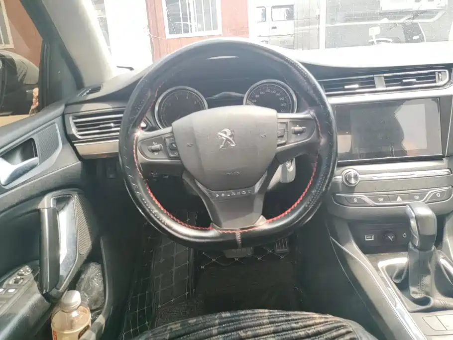 Peugeot 408 2016 — фото 15
