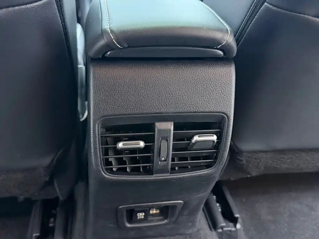 Toyota Corolla 2023 — фото 14