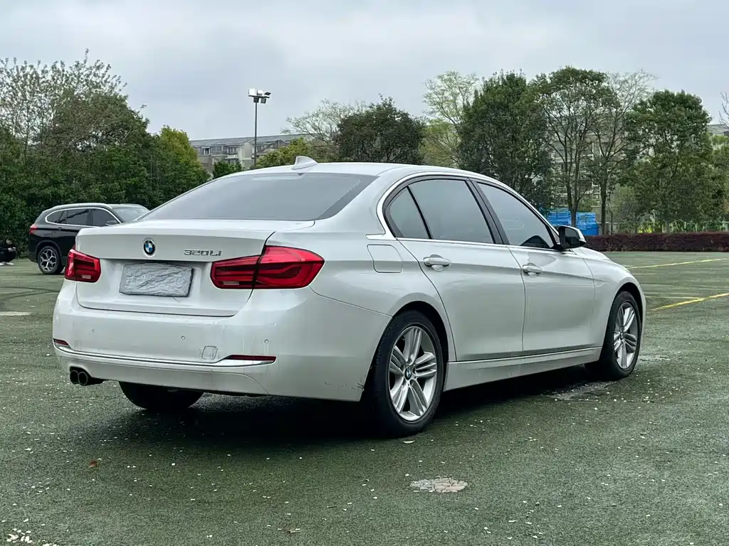 BMW 3 Series 2017 — фото 9