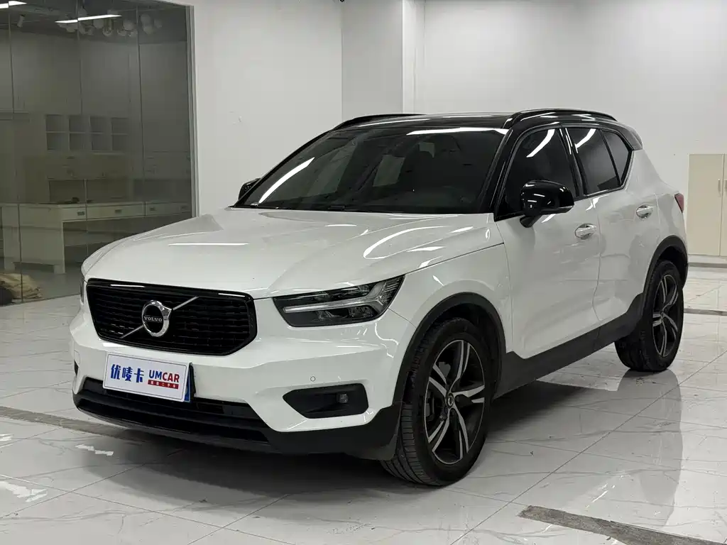 Volvo XC40 2019 — фото 1
