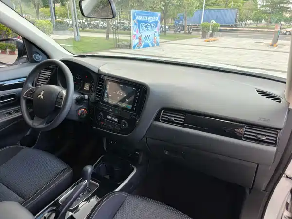 Mitsubishi Outlander 2021