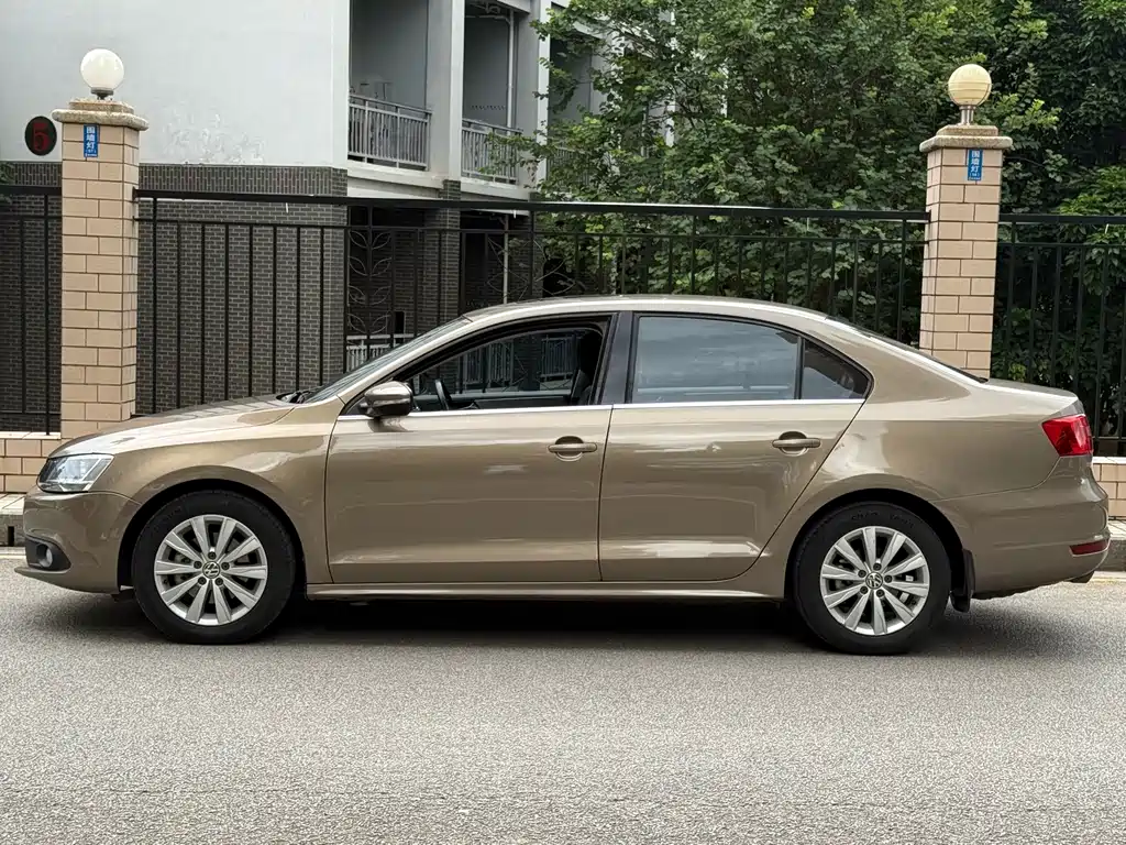 Volkswagen Sagitar 2014