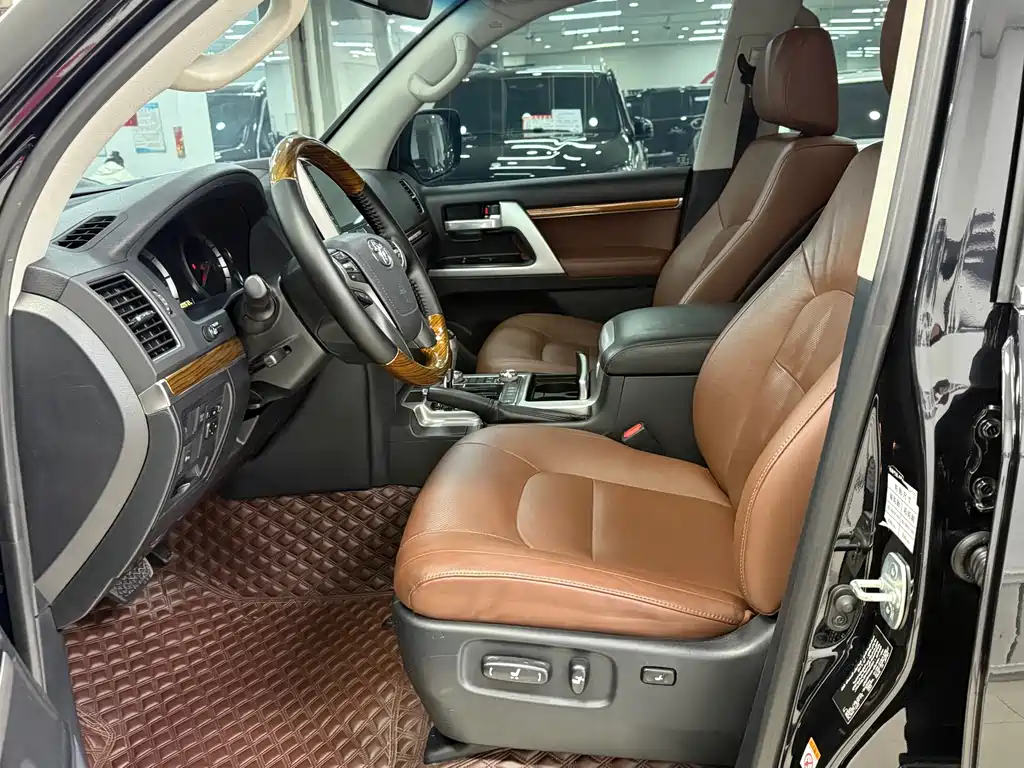 Toyota Land Cruiser 2018 — фото 12