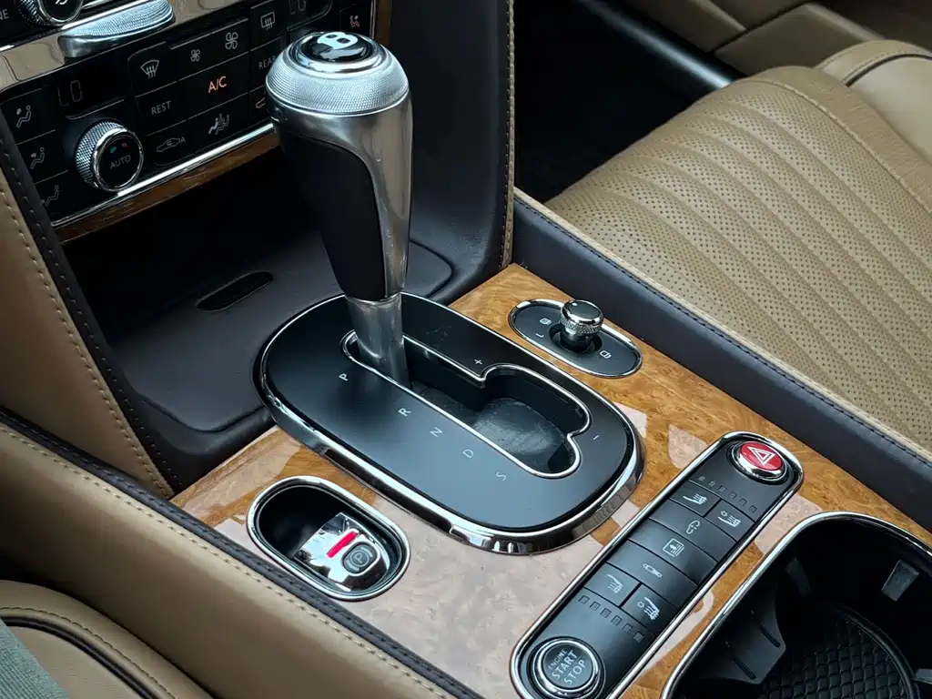 Bentley Flying Spur 2018 — фото 18