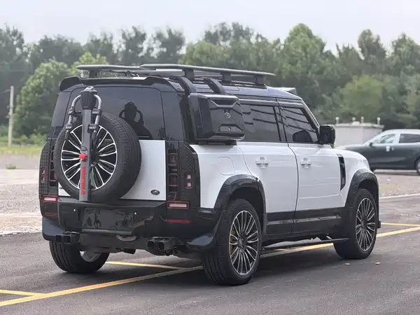 Land Rover Defender 2025