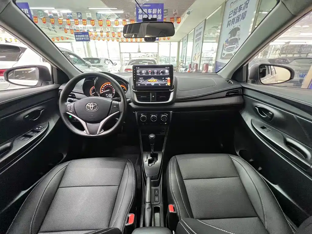Toyota Yaris L 2022 — фото 8