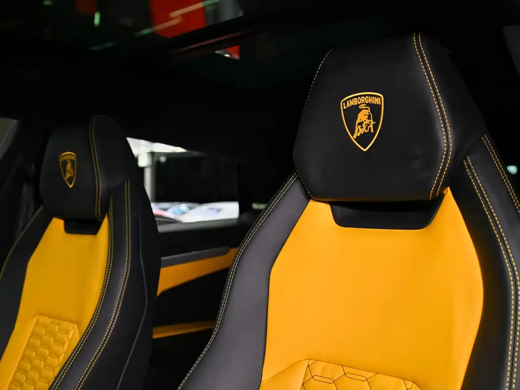 Lamborghini Urus 2023 — фото 18