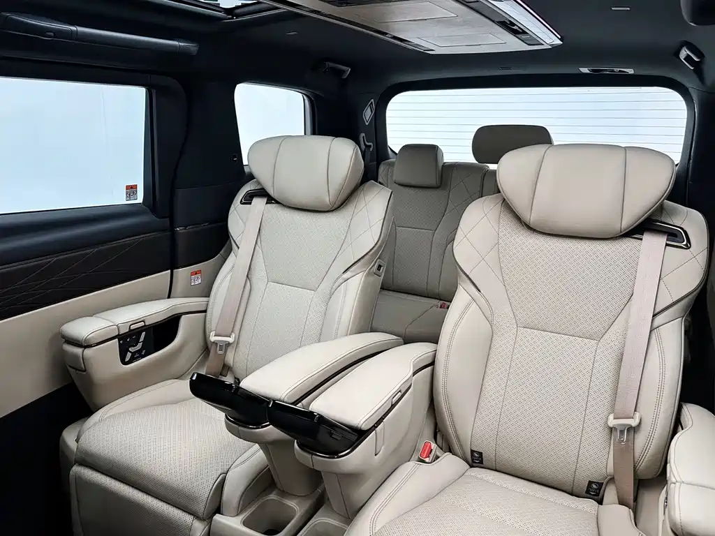 Toyota Alphard — фото 13