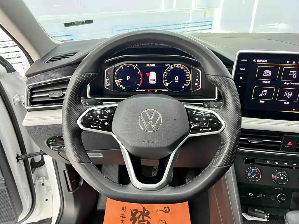 Volkswagen Tiguan L 2023 — фото 10