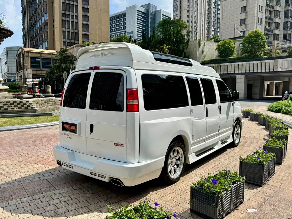 GMC Savana 2018 — фото 7