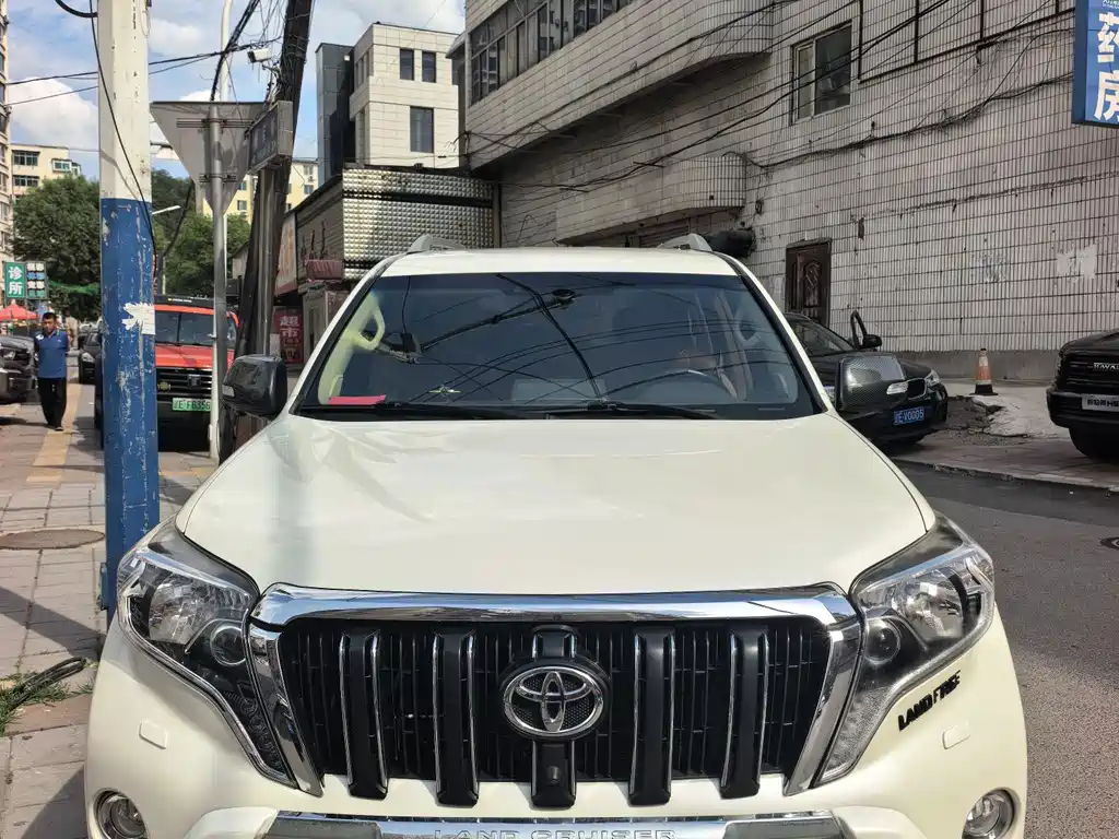 Toyota Prado 2015 — фото 1