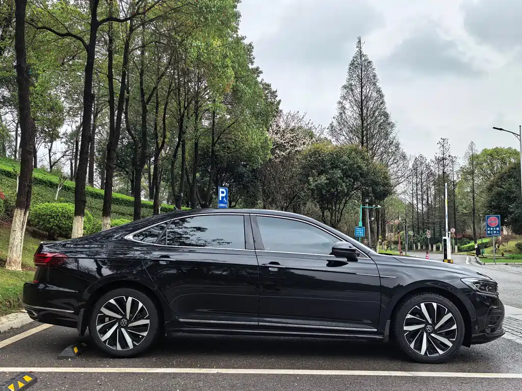 Volkswagen Passat 2023 — фото 10