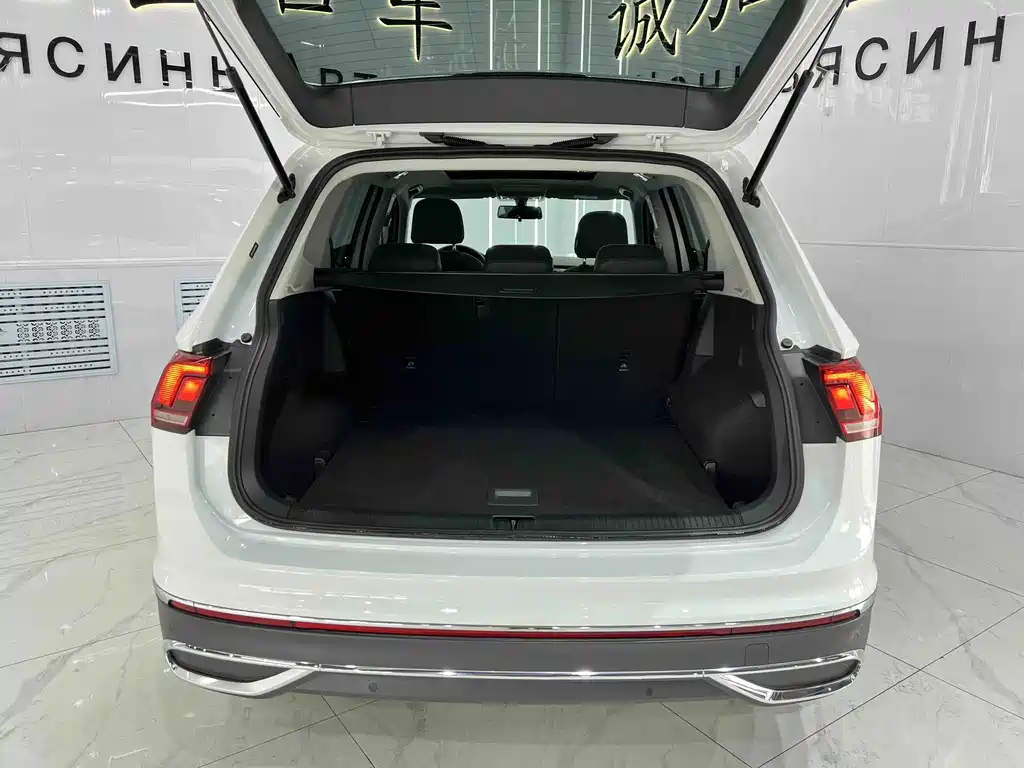 Volkswagen Tiguan L 2023 — фото 16