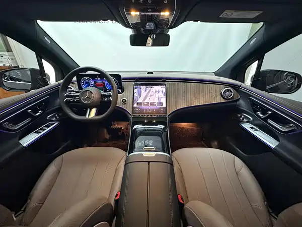Mercedes-Benz EQE SUV 2025