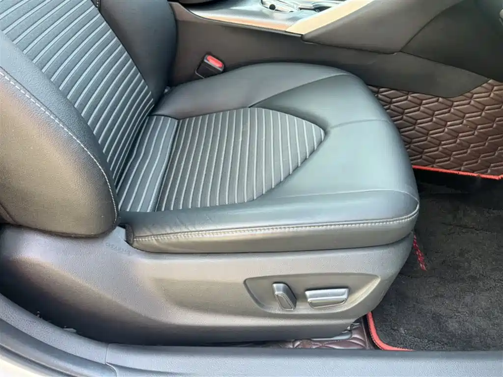 Toyota Camry 2023 — фото 4