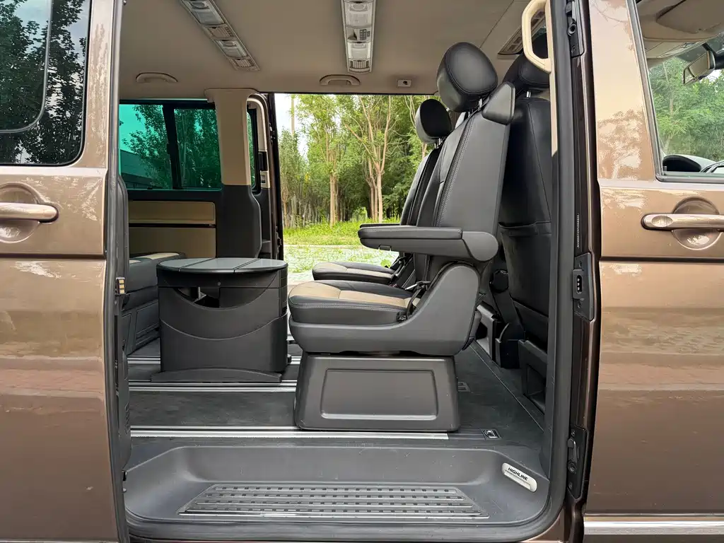 Volkswagen Multivan 2015 — фото 11