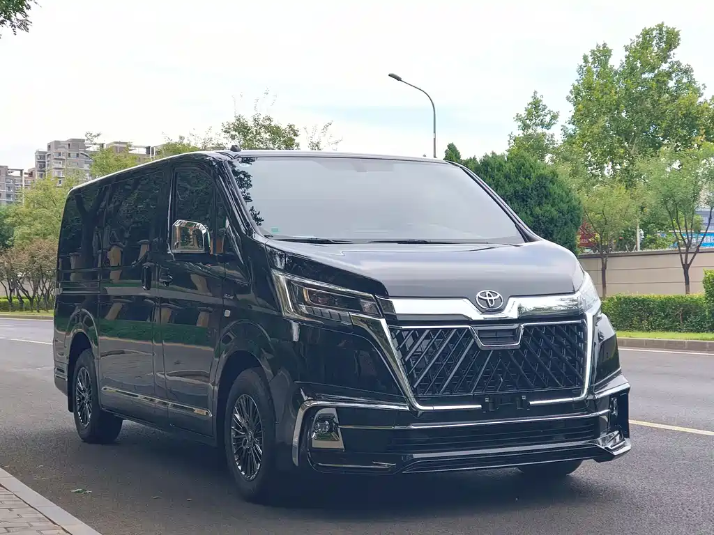 Toyota Hiace 2025 — фото 2