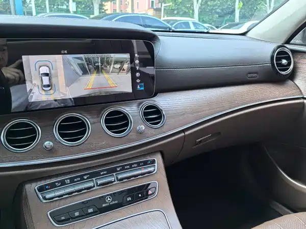 Mercedes-Benz E-Class 2022