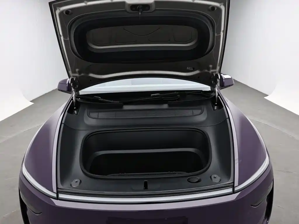 Tesla Model Y L 2026 — фото 16