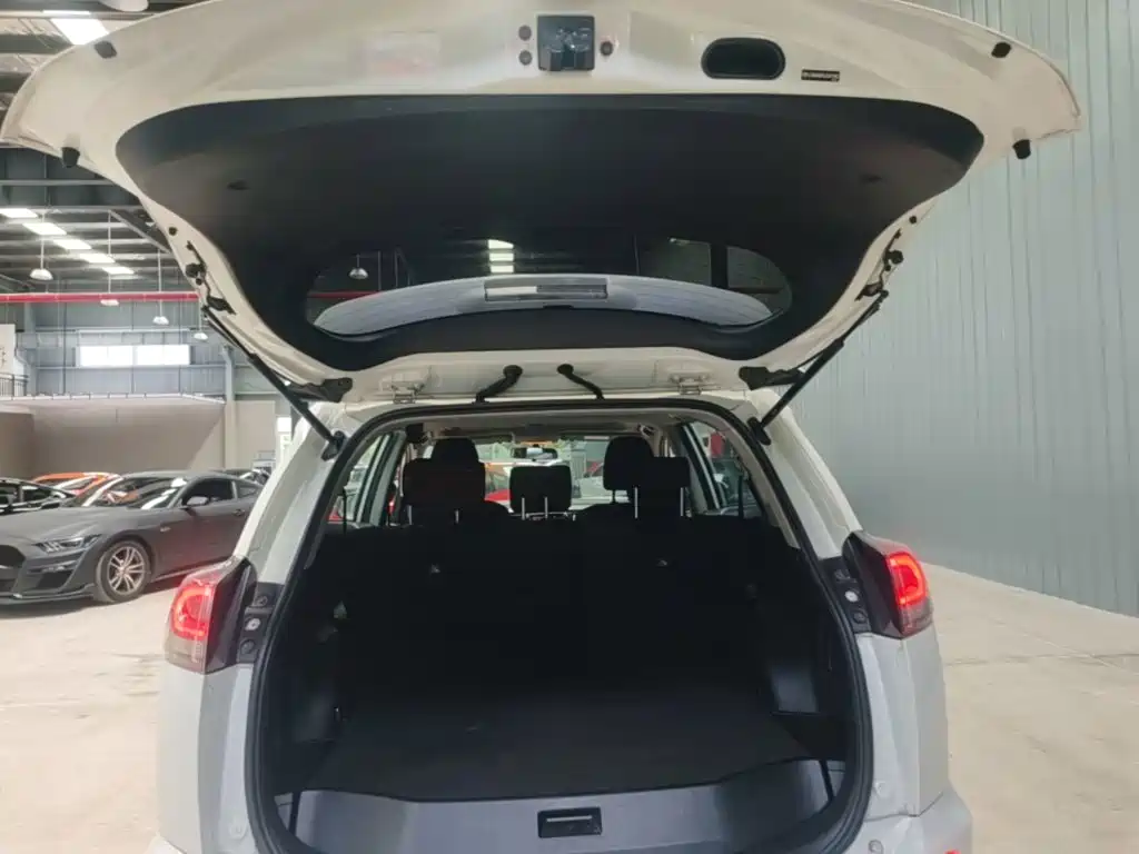 Toyota RAV4 2018 — фото 15