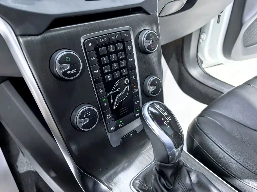 Volvo V40 2016 — фото 13