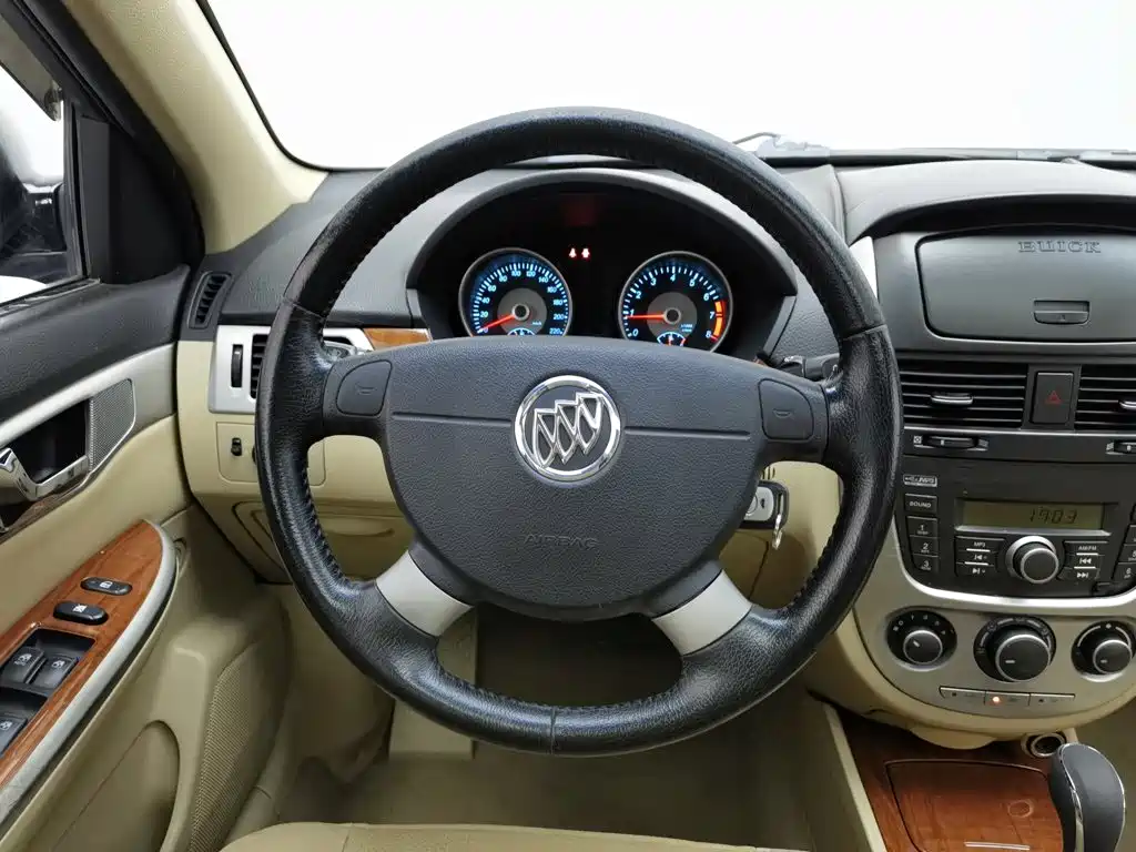 Buick Excelle 2015 — фото 11