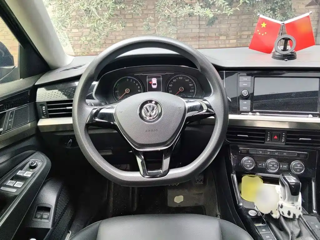 Volkswagen Passat Plug-In Hybrid 2019 — фото 11