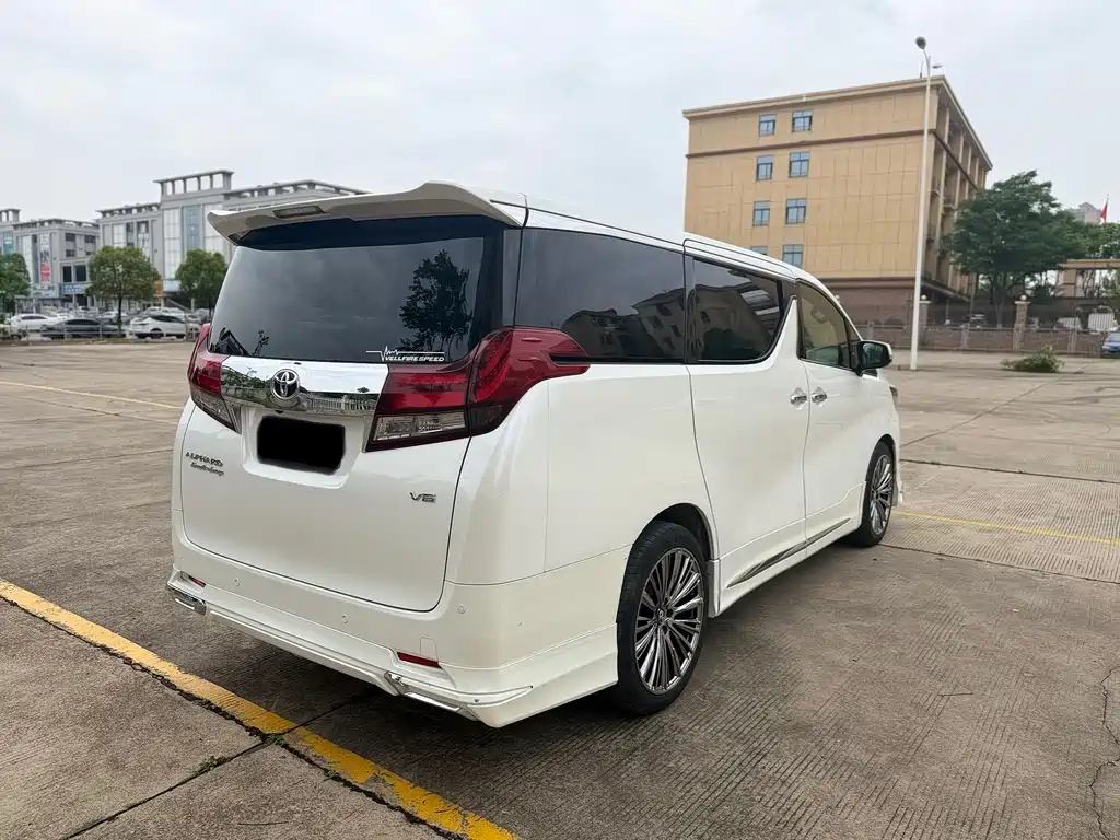 Toyota Alphard 2017 — фото 10