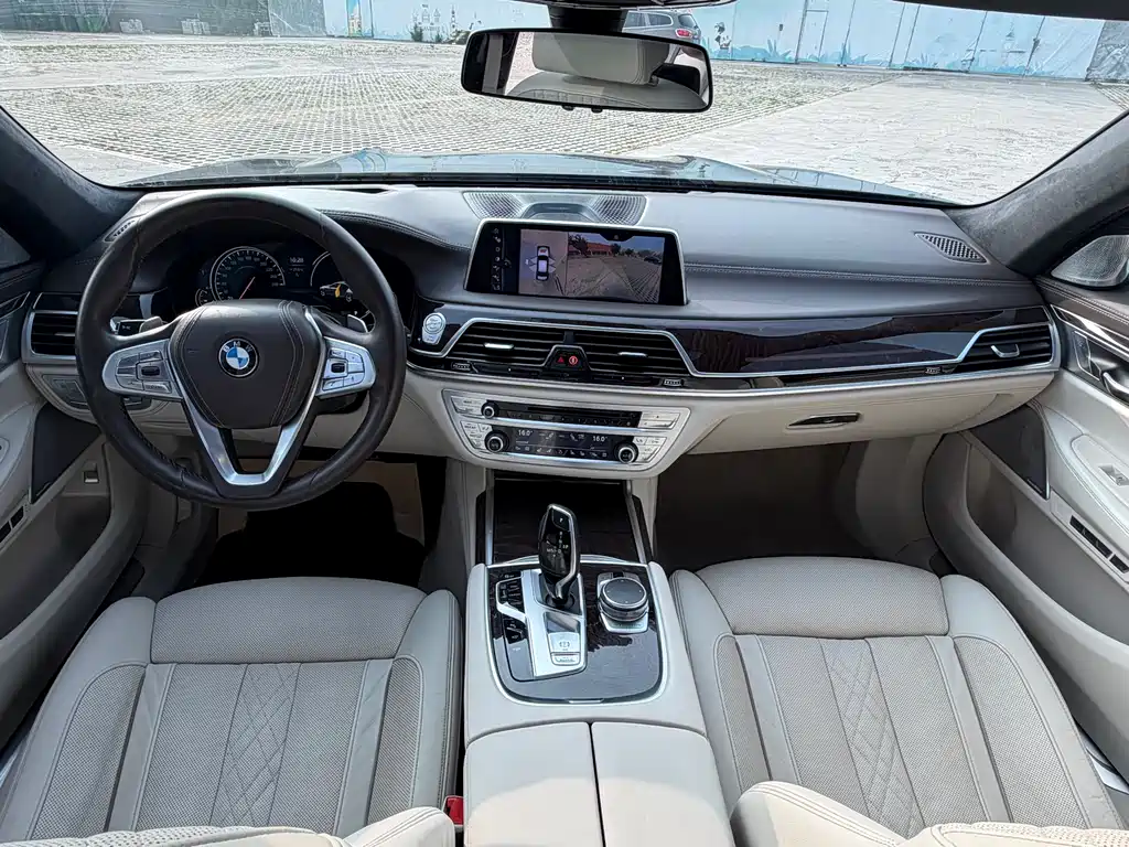 BMW 7 Series 2017 — фото 16