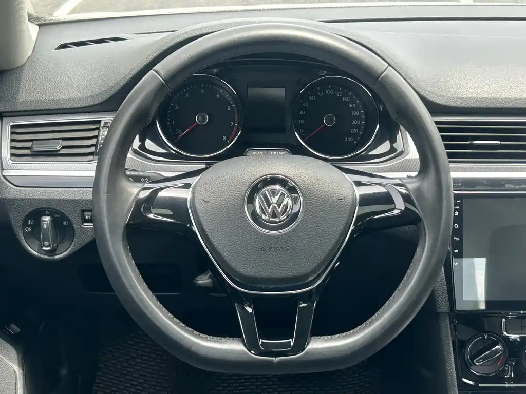 Volkswagen Bora 2017 — фото 14