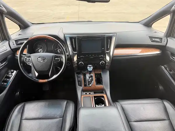 Toyota Alphard 2015