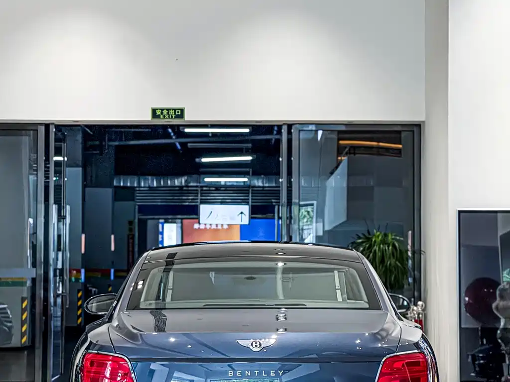 Bentley Flying Spur 2020 — фото 6