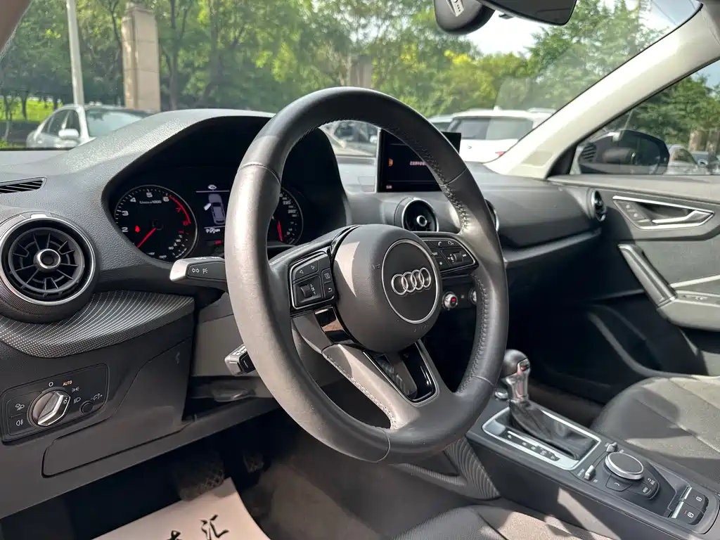 Audi Q2L 2018 — фото 10