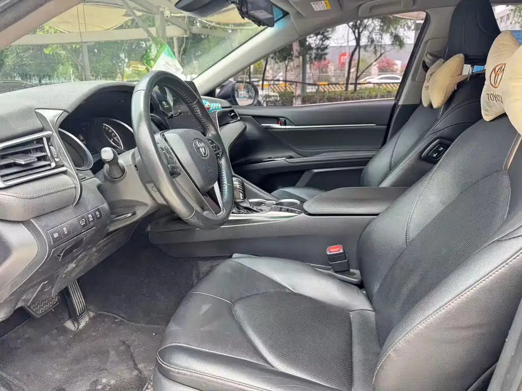 Toyota Camry 2022 — фото 11