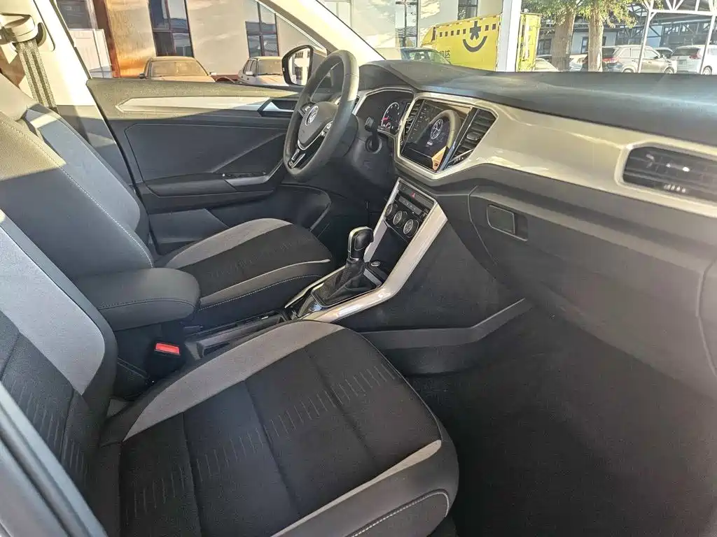Volkswagen T-Roc 2023 — фото 11