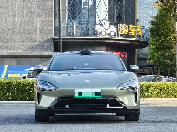 Xiaomi SU7 2024
