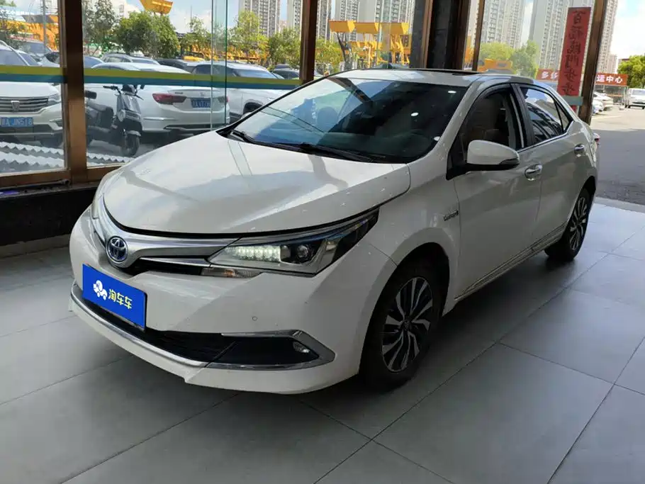 Toyota Corolla 2018 — фото 1