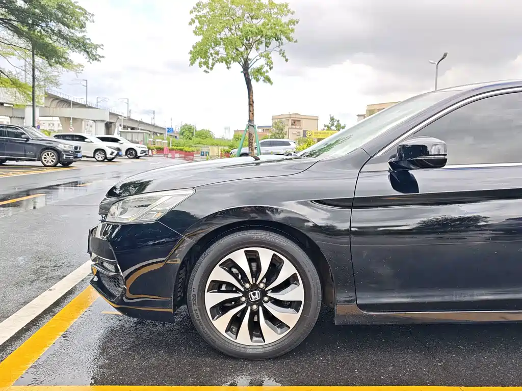 Honda Accord 2018 — фото 25