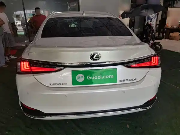 Lexus ES 2022