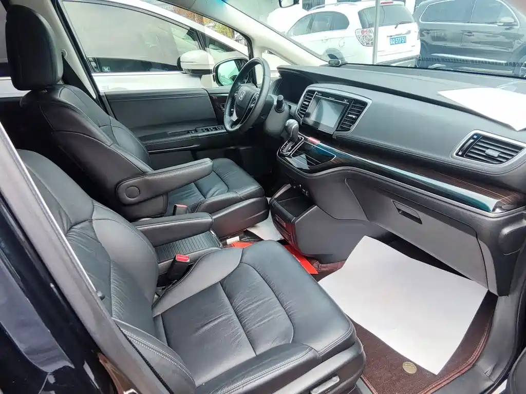 Honda Odyssey 2019 — фото 10